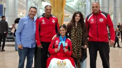 استقبال رسمي لأبطال التجديف البارالمبي بمطار القاهرة بعد إنجازهم في فرنسا