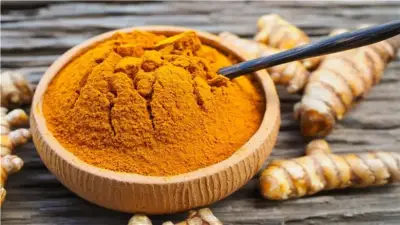 الكركمين يحمي الكلى من سموم البلاستيك.. اكتشاف طبيعي في مطبخك
