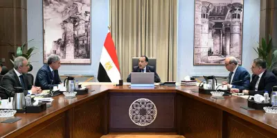 رئيس الوزراء يوجه بتيسير إجراءات دخول السائحين وتطوير الخدمات في المطارات