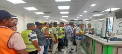 الحكومة توضح ضوابط صرف منح العمالة غير المنتظمة عبر المقاولين والشركات فقط