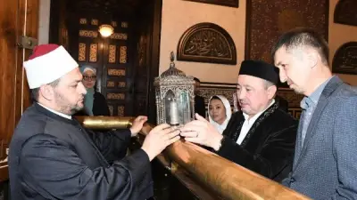 وفد كازاخستاني يزور مسجد الإمام الحسين ومسجد مصر بالعاصمة الجديدة