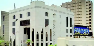دار الإفتاء تكشف حكم تقديم الطعام في العزاء: حلال أم حرام؟