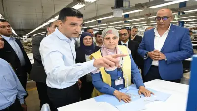 وزير الصناعة يتفقد مجمع أسمنت ومصنعي ملابس وسكر في بني سويف والمنيا