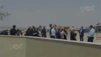نادية الجندي تواسي زوجة هاني شاكر في جنازته بمشهد مؤثر