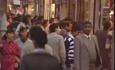 فيديو نادر يكشف حياة المصريين في شوارع القاهرة خلال بداية الثمانينيات