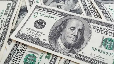 الدولار يترنح تحت وطأة التهدئة وأسواق العالم تترقب مصير مضيق هرمز
