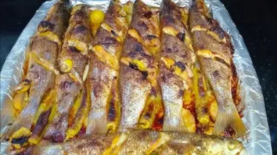 طريقة عمل السمك البوري بالزيت والليمون في الفرن خطوة بخطوة