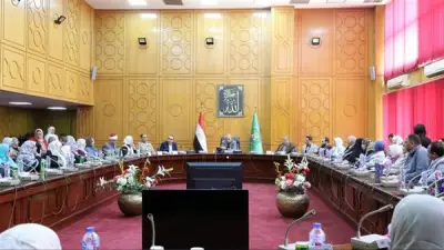 محافظ الإسماعيلية يستقبل حجاج الجمعيات الأهلية قبل سفرهم للحج