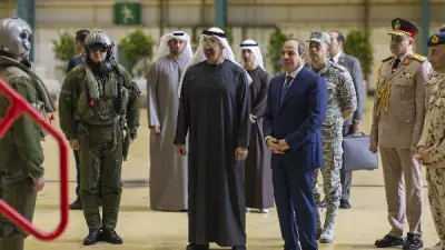 السيسي وبن زايد يتفقدان مفرزة المقاتلات المصرية في الإمارات