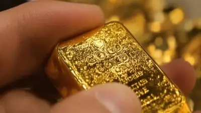 الذهب يحقق مكاسب أسبوعية بدعم ضعف الدولار والتوترات الجيوسياسية