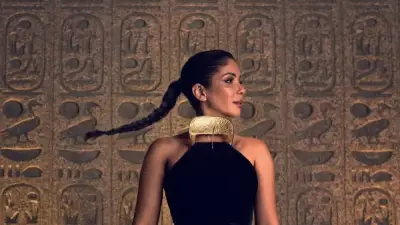 خيانة وزواج سري في مسلسل طالع نازل لـ منى زكي