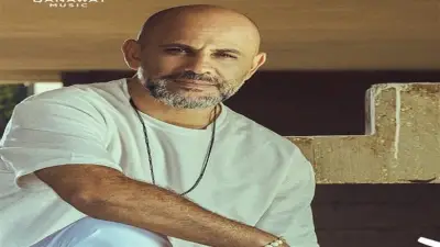 عزيز الشافعي يرد برسالة غامضة بعد جدل أغنية تباعًا تباعًا لشيرين