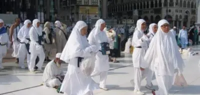 حكم وضع المكياج الخفيف أثناء العمرة لإخفاء عيوب البشرة