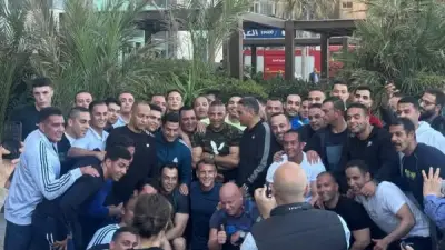 ماكرون يلتقط صورًا تذكارية مع شباب الإسكندرية في سان ستيفانو
