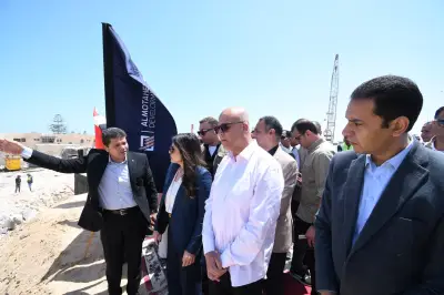 وزيرة الإسكان تشدد على الالتزام بالخطة الزمنية في جولة بالعلمين ومارينا