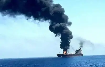 الدفاع القطرية: استهداف سفينة بضائع تجارية بمياه الإقليمية واندلاع حريق
