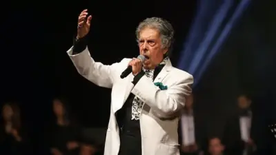 الجمهور العربي يودع الفنان المغربي عبد الوهاب الدكالي بحزن وأسى