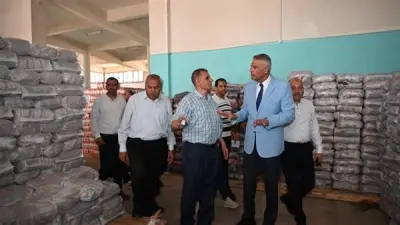 محافظ جنوب سيناء يتفقد مجمع السلع والمخبز الآلي ويشارك في ورشة عمل زراعية
