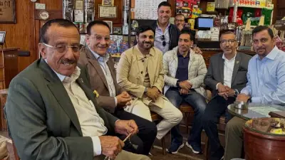 خلف الحبتور يتغزل في عبق الإسكندرية التاريخي بمقاهيها العريقة
