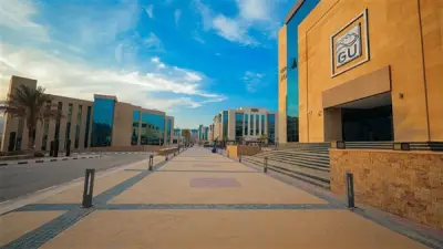 جامعة الجلالة تنفي شائعات وفاة طالب وتكشف حقيقة سقوطه من الدور الثالث