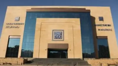 تفاصيل مأساوية: سقوط طالب من الدور الثالث في جامعة الجلالة أثناء الامتحانات