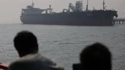 ناقلة نفط عراقية تغير مسارها عائدة إلى الخليج بعد عبور مضيق هرمز
