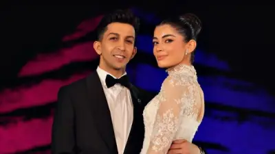 فستان ناعم من الريش.. ليلى أحمد زاهر تستعرض حملها في مهرجان كان