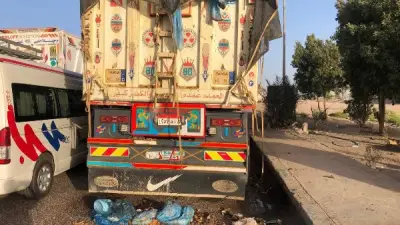 ضبط سيارة نقل تلوث طريق سفاجا الغردقة بالمخلفات في حملة مكثفة