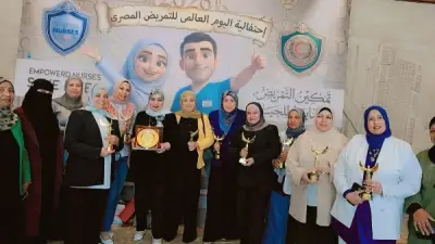 إدارة مستشفيات جامعة بني سويف تهنئ الممرضين المكرمين باليوم العالمي للتمريض