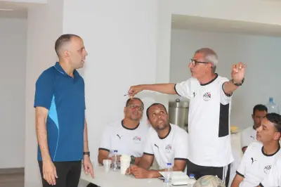 محاضرة تحكيمية مكثفة لدورة مدربي حراس المرمى في كرة اليد