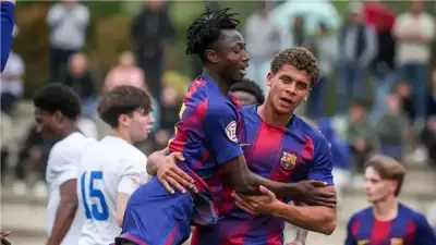 مشجعو برشلونة يطالبون بتصعيد حمزة عبد الكريم للفريق الأول بعد تألقه