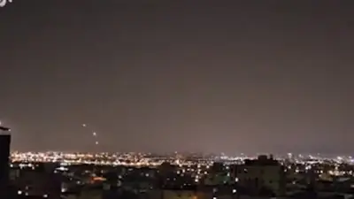 إعلام عبري: رصد صواريخ من لبنان نحو كريات شمونة وجيش الاحتلال يرد بغارات
