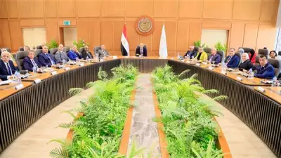 وزير التعليم يتابع استعدادات الامتحانات مع المديريات التعليمية