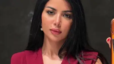 كارولين عزمي تخطف الأنظار بإطلالة صباحية بسيطة من الحديقة