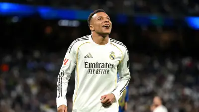 والدة مبابي تثير الجدل بضحكها أثناء صافرات استهجان الجماهير