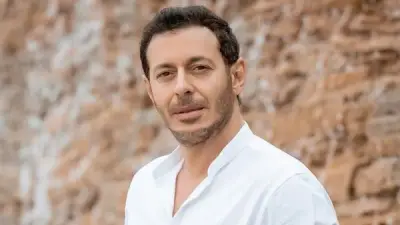 تطور مفاجئ بحالة والد مصطفى شعبان.. مشاكل بالكلى وتنفس صناعي