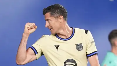 ليفاندوفسكي يقترب من الهلال السعودي بعقد خيالي
