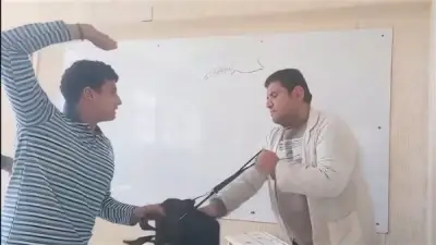 التعليم تعلق على فيديو تعدي طالب على معلم بمدرسة فندقية