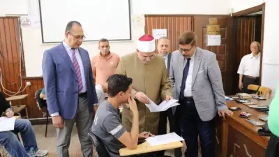 رئيس جامعة الأزهر يتفقد امتحانات نهاية العام بكليتي اللغات والإعلام للبنين