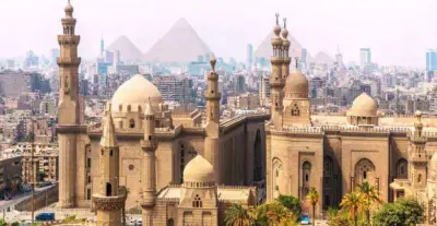 كيف حفظت الأغاني والسينما وروايات نجيب محفوظ روح القاهرة القديمة رغم تغير الزمن؟
