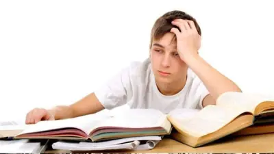 كيف تتعاملين مع نسيان الأبناء وتشتتهم أثناء المراجعة؟