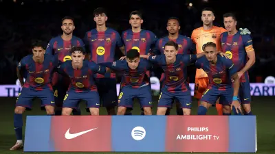 لقاء برشلونة وريال بيتيس يشهد تحية شرفية وتوزيع جوائز