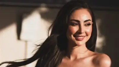 نور الغندور تتألق بفستان 