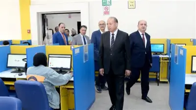 رئيس جامعة المنصورة يتفقد لجان امتحانات كليتي الهندسة وطب الأسنان