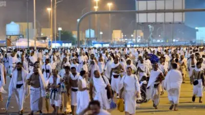 هل يجوز الاكتفاء بالمرور بمزدلفة؟ الإفتاء توضح حكم جمع حصى الجمرات