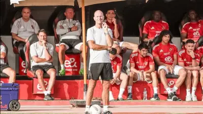 الأهلي يسعى لتقليص مطالب فان بوميل المالية