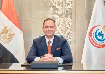وزير الصحة يهنئ نائبه بجائزة الطبيب العربي في الحوكمة الرشيدة