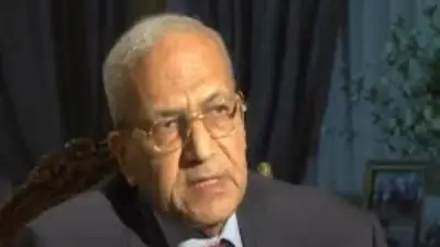 وزير الصحة يهنئ الدكتور محمد شريف مختار بجائزة الطبيب العربي للتميز والريادة