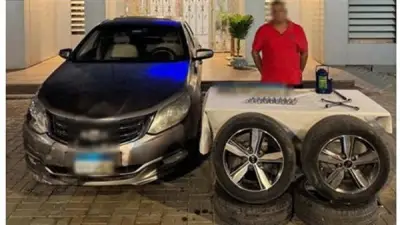 ضبط لص إطارات السيارات في مدينة نصر بعد سرقة إطارات سيارة مواطن