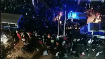 تجمهر أهالي ضحايا حادث أبنوب أمام مستشفى أسيوط المركزي